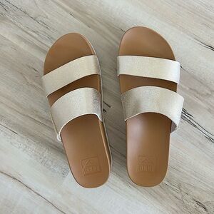 Like NEW REEF SANDALS